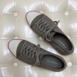 New Easy Spirit Sillas sneaker, olive green size 8